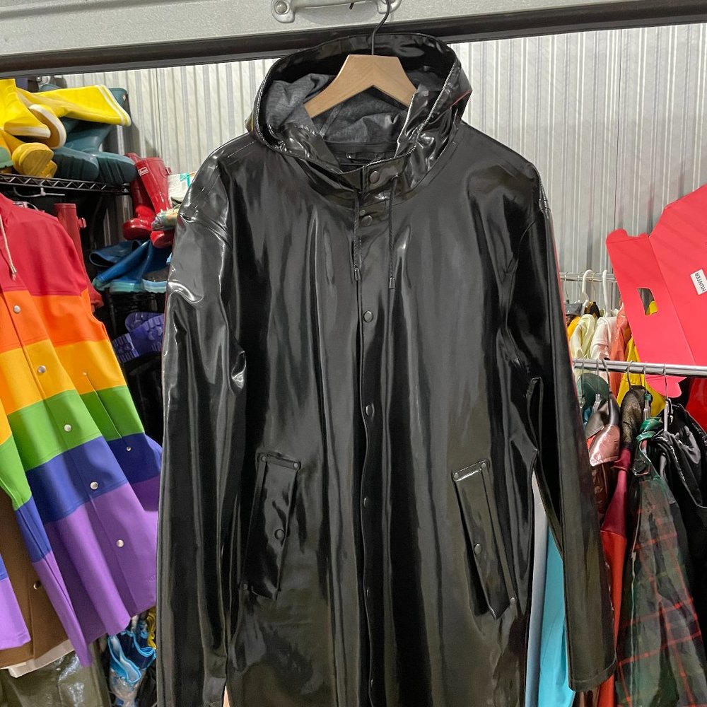 Barely worn Unisex Stutterheim Stockholm Opal shiny black raincoat XXL